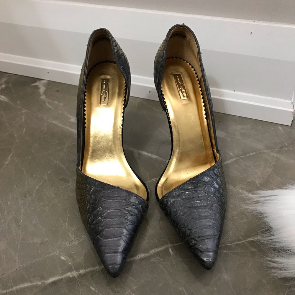 Report Signature Pumps - Picture 4 of 8